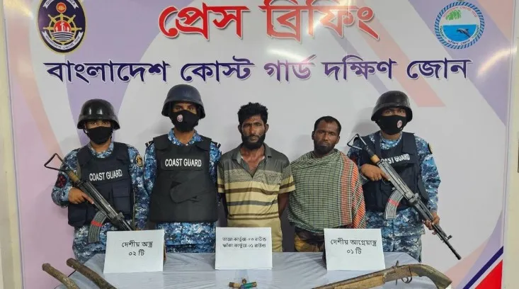 ভোলায় অস্ত্রসহ ২ ডাকাত আটক